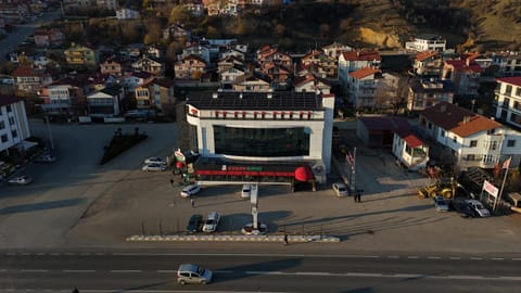 Day, Bird's eye view, City view, Street view, Location, Parking