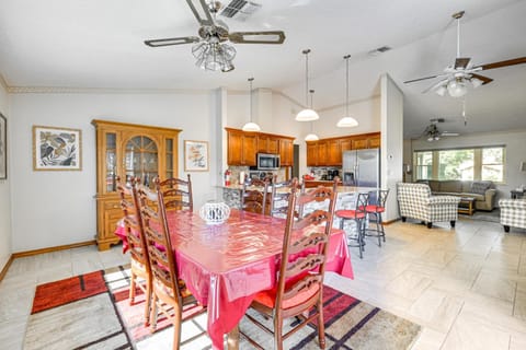 5 Mi to Weeki Wachee Spring Hill Home with Lanai House in Spring Hill