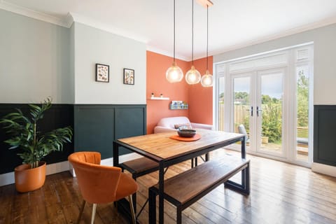 Seating area, Dining area