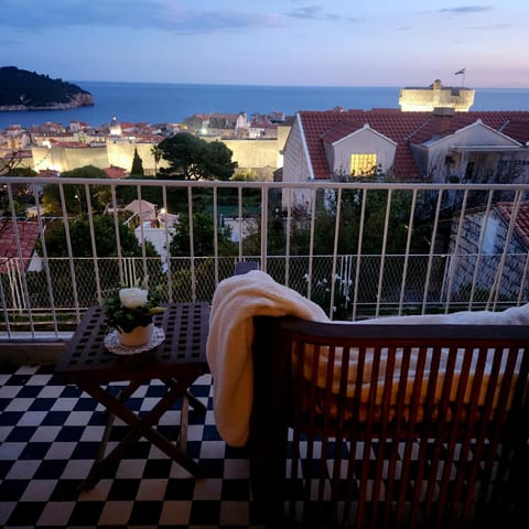 View (from property/room), Balcony/Terrace, City view, Sea view