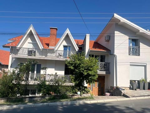 Vila RUŽA - House of Roses Apartment in Serbia