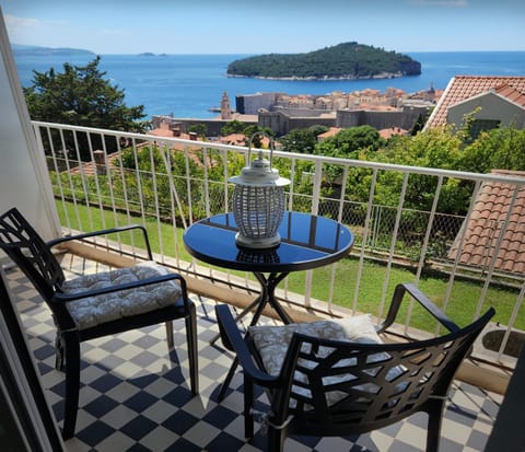 Patio, Nearby landmark, Day, View (from property/room), Balcony/Terrace, Seating area, Dining area, Sea view