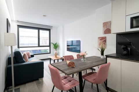 Kitchen or kitchenette, Seating area, Dining area