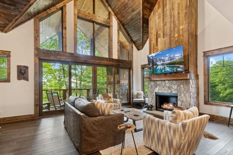 The Bearly Inn House in Watauga