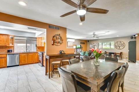 Roomy Tucson Home with Hot Tub and Pickleball Court! House in Tucson