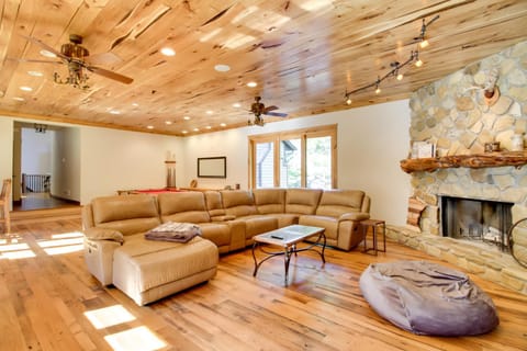 Sprawling Minnesota Home with On-Site Lake Access House in Lake Shore