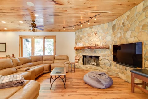 Sprawling Minnesota Home with On-Site Lake Access House in Lake Shore