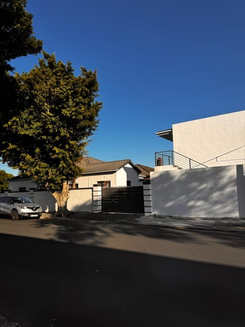 Mila Lodge 2 Bed and Breakfast in Cape Town