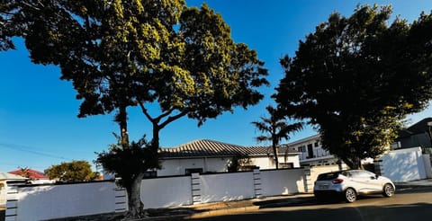 Mila Lodge 2 Bed and Breakfast in Cape Town