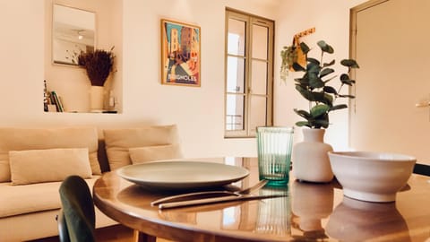 Living room, Dining area