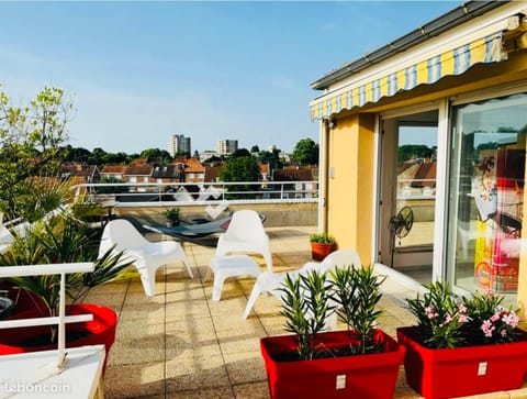Patio, View (from property/room), Balcony/Terrace, Living room