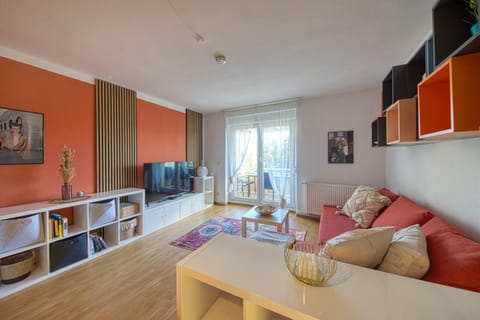 Communal lounge/ TV room, TV and multimedia, Living room, Seating area, Evening entertainment