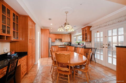 7 Bedrooms in the Heart of Vancouver Hotel in Vancouver