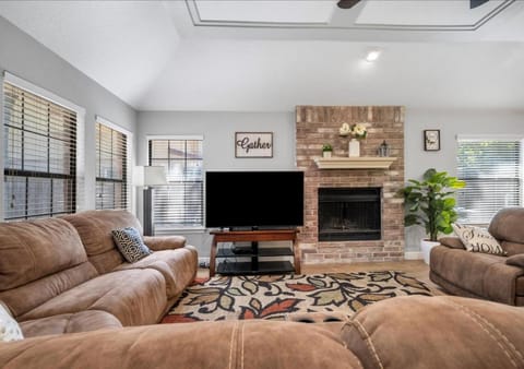 Communal lounge/ TV room