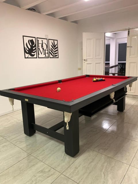 Billiard, Game Room
