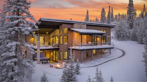 Cloud N9NE Chalet House in Fraser