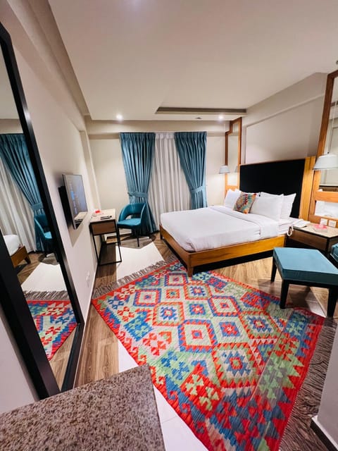TV and multimedia, Photo of the whole room, Seating area, Bedroom