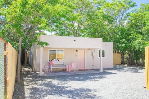 50 Shades of Pink-Private Hot Tub! House in Albuquerque