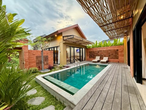 Property building, Patio, Day, Natural landscape, Garden, Garden view, Pool view, Swimming pool, sunbed
