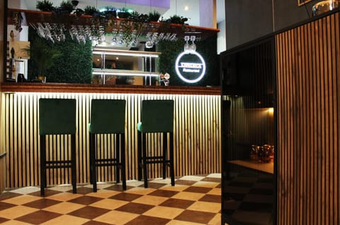 Restaurant/places to eat, Lounge or bar, Logo/Certificate/Sign