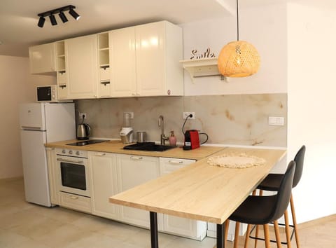 Coffee/tea facilities, Kitchen or kitchenette, Dining area, dishwasher, minibar, oven