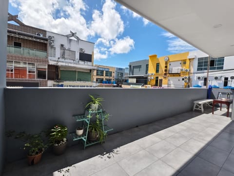 Property building, Neighbourhood, Balcony/Terrace