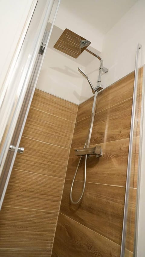 NEW! Wifi, Disney Plus L'Escale des Remparts Apartment in Avignon