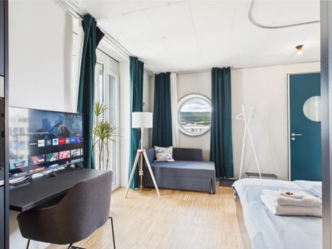Bed, TV and multimedia, Living room, Seating area, Bedroom