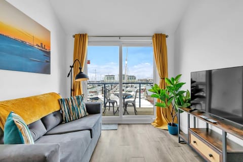 TV and multimedia, View (from property/room), Balcony/Terrace, Living room, Seating area