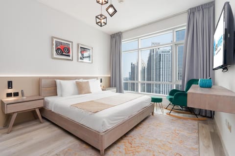 Bed, TV and multimedia, Living room, Photo of the whole room, Seating area, Bedroom