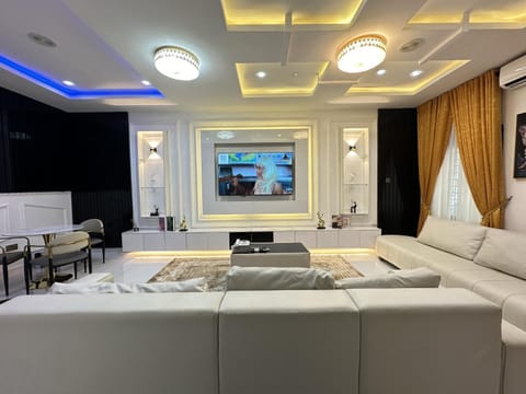 Communal lounge/ TV room