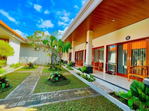 Property building, Spring, Day, Garden, Garden view