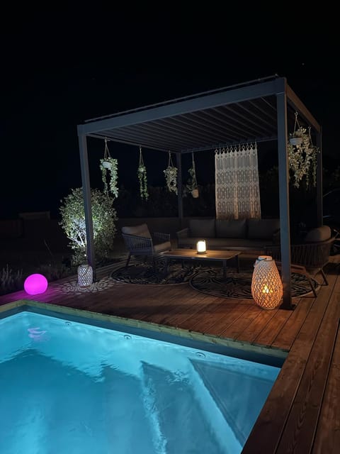 Garden view, Pool view, Swimming pool, sunbed