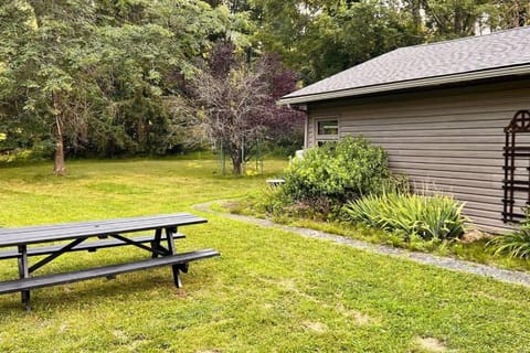 The Mod Cabin Cabin in Bearsville