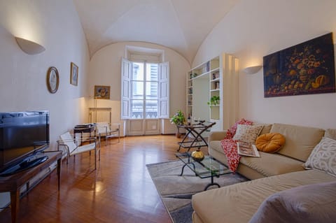 TV and multimedia, Living room, Seating area, Evening entertainment