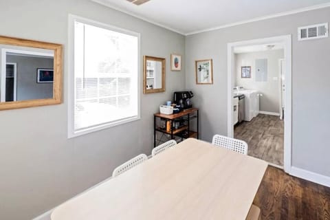 E, Memphis Home 5 min from I240W Apartment in Memphis