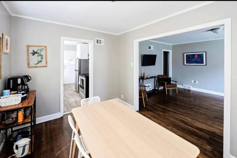 E, Memphis Home 5 min from I240W Apartment in Memphis