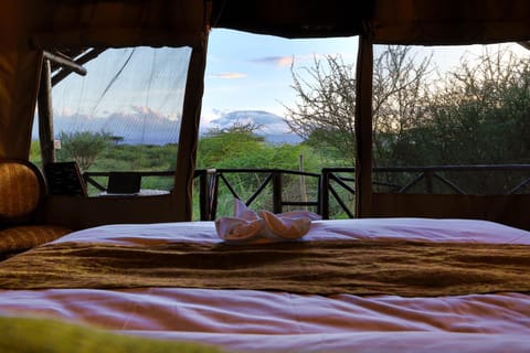 Balcony/Terrace, Bedroom, Mountain view