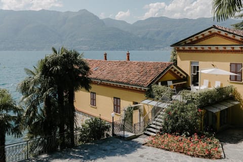 Property building, Facade/entrance, Lake view, Mountain view