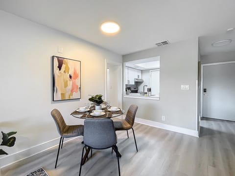 Seating area, Dining area