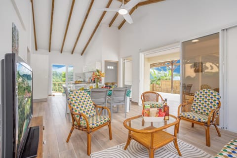 Patio, Living room, Seating area, Dining area