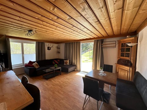 TV and multimedia, Living room, Seating area, Dining area, Evening entertainment