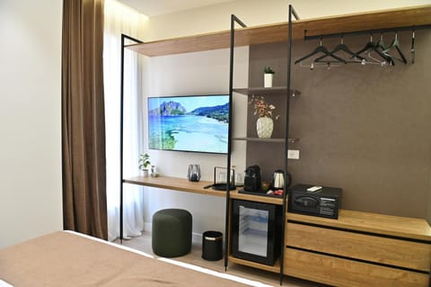 TV and multimedia, Coffee/tea facilities, Bedroom, wardrobe
