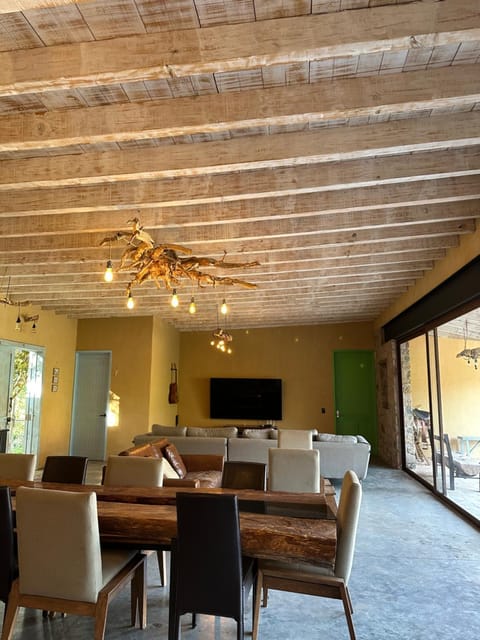 Communal lounge/ TV room, TV and multimedia, Living room, Dining area