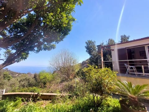 Studio terrasse climatisé VUE MER avec parking House in Bastia