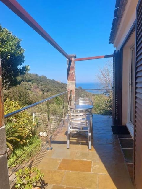 Studio terrasse climatisé VUE MER avec parking House in Bastia