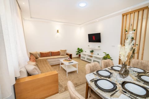 TV and multimedia, Living room, Dining area