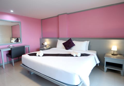 Bed, Photo of the whole room, Bedroom