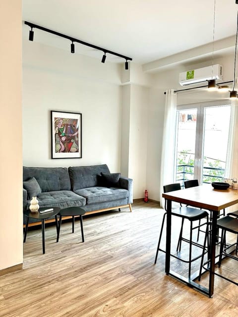Coffee/tea facilities, Balcony/Terrace, Living room, Seating area, heating, microwave, oven, stove, toaster, towels, washing machine, kitchen, air conditioner