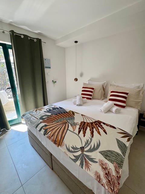 Bed, Garden view